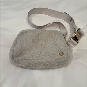 Lululemon Everywhere Belt Bag Large 2L Fleece